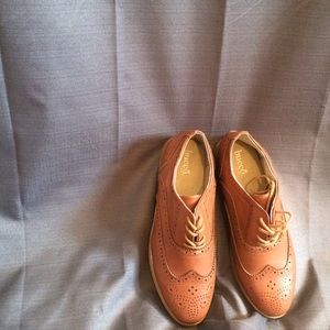Women’s Oxfords Light Brown (8.5)